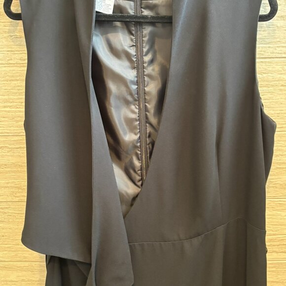 🍀Jones Wear Classic Sleeveless V-Neck Asymmetrical Black Dress - Picture 9 of 12